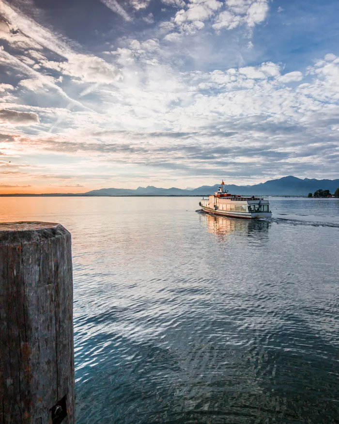 Chiemsee-mit-Dampfer_c_Chiemsee-Alpenland-Tourismus.jpg